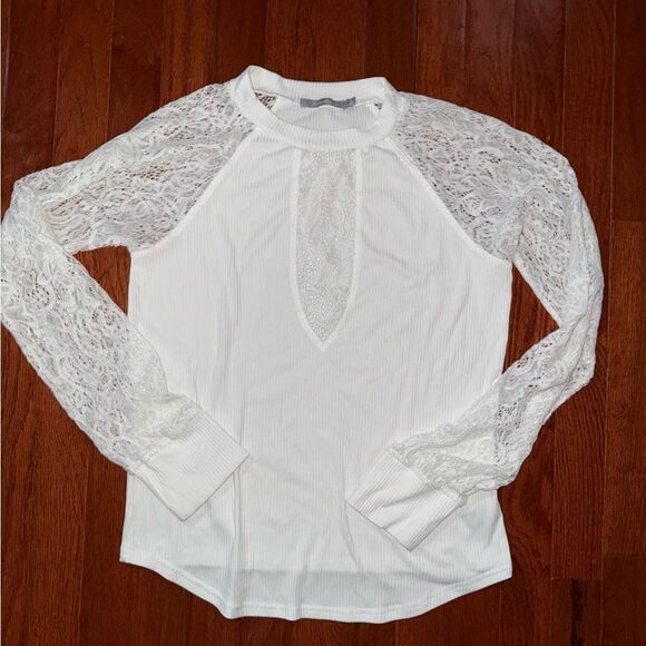Red by BKE White Lace Sleeve Women's Top, large - Picture 2 of 7